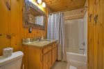 Deer Watch Lodge: Guest Bathroom
